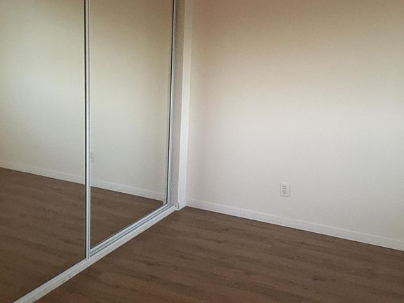 5th image of 602 E Matchwood Pl