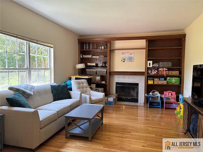 12 Colmart Way — Photo 5