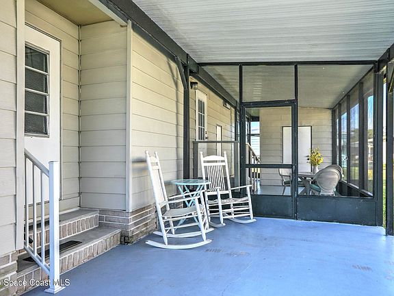 4th image of 625 Oleander Cir