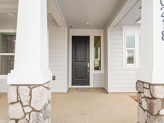 4th image of 20218 Carbondale Ave