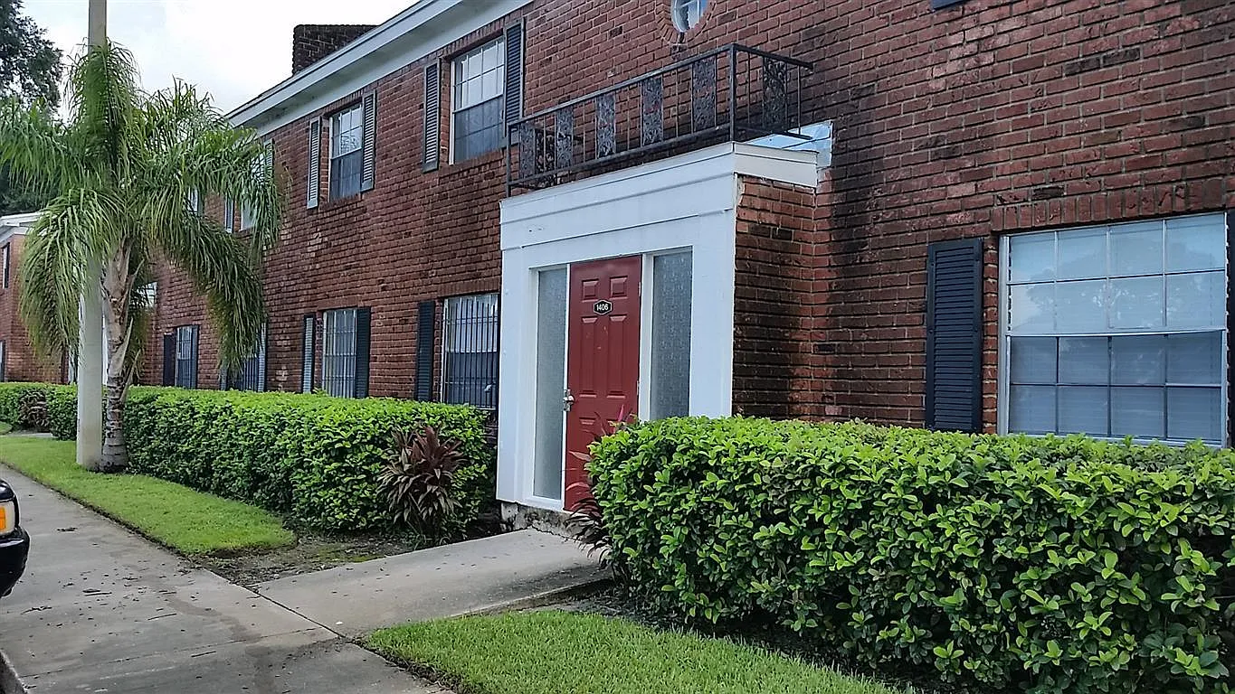 2 bed, 1.5 bath, 970 sqft, $1,600 — Photo 2