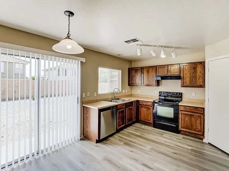 1105 S 225th Ave — Photo 7