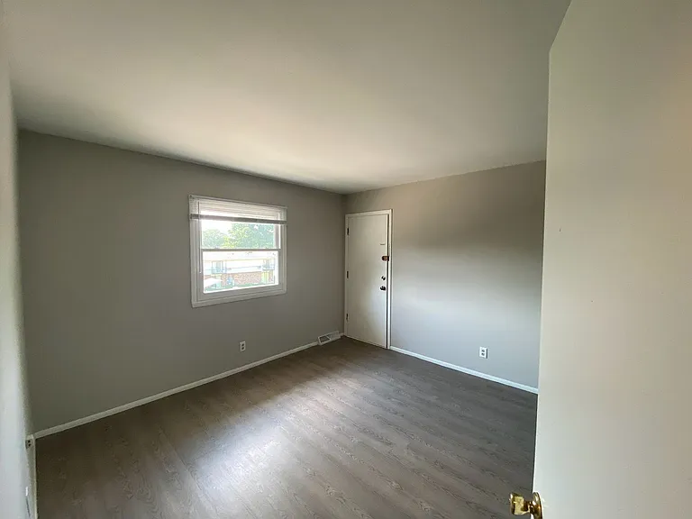 401-433 Donald Dr — Photo 8