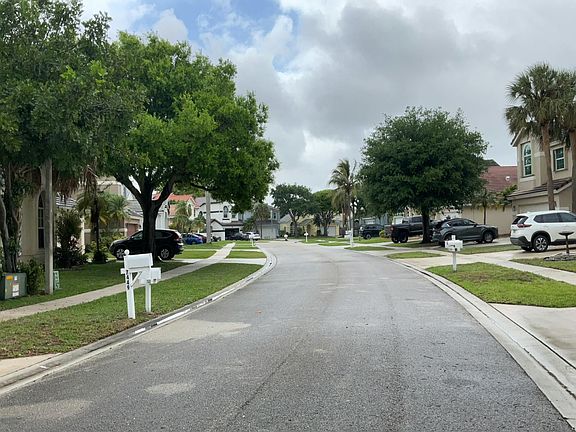 4th image of 7449 Trescott Dr