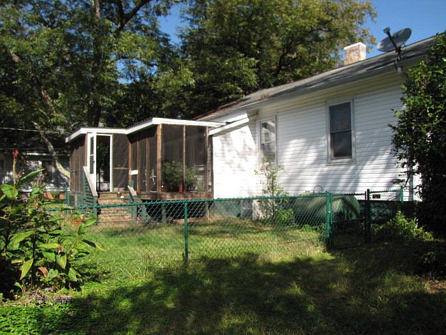 2nd image of 105 Lucas Ln