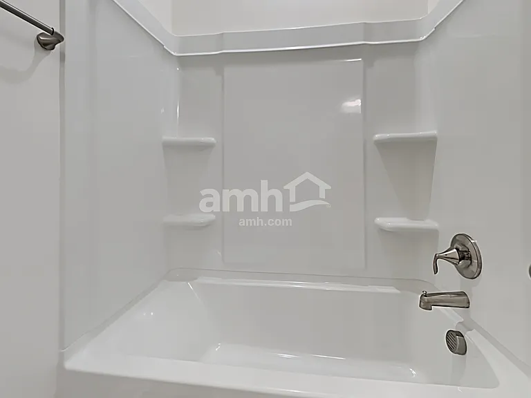 603 E Lionel Rd — Photo 15