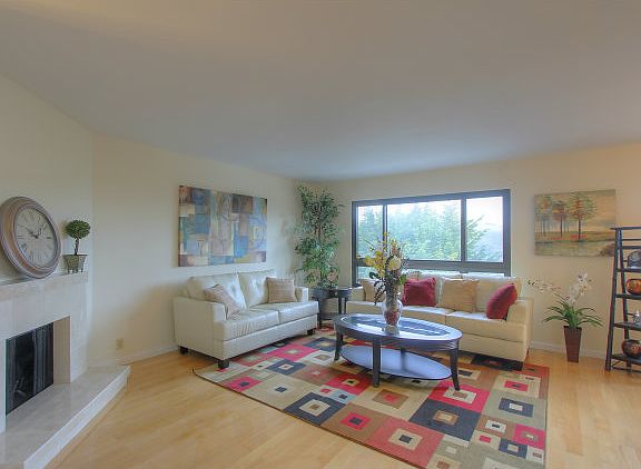 2nd image of 129 Hampshire Ave