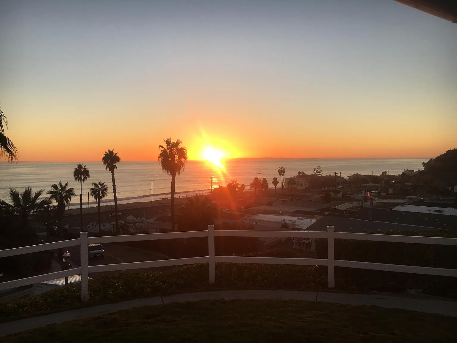 3 bed, 1200 sqft, $4,400 — Photo 1