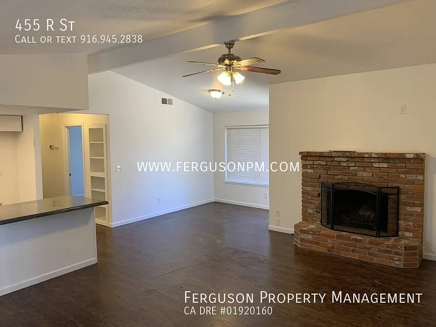 Fantastic Three Bedroom Home in a Classic Lincoln Neighborhood — Photo 3
