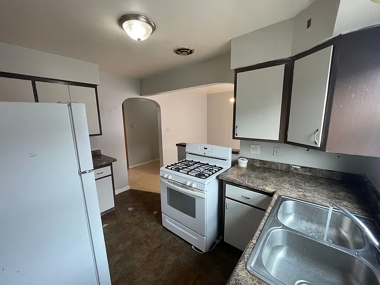 2323-2337 S 5th St./2346-2348 S Chase Ave. - 13 Unit — Photo 16