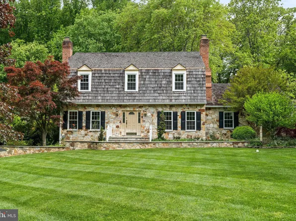 10206 Forest Lake Dr, Great Falls, VA 22066