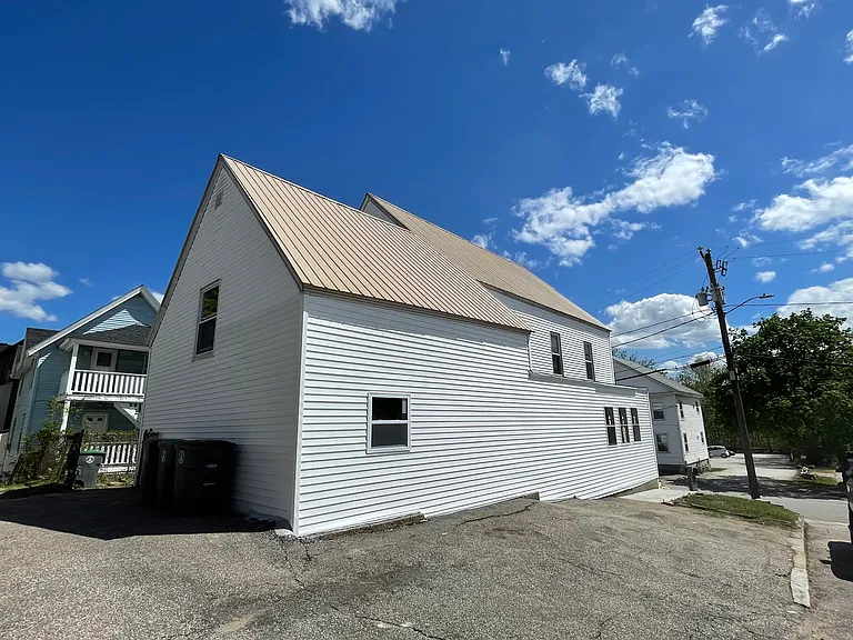 32 Glass St #A — Photo 3