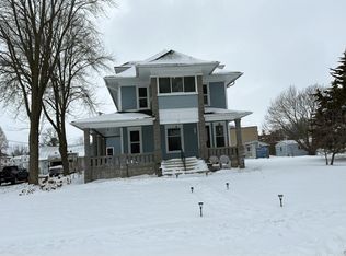 404 S Walnut Ave, Forreston, IL 61030