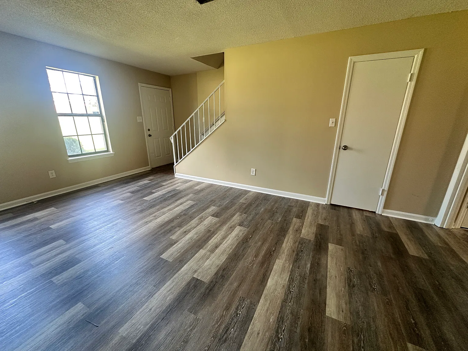 2 bed, 1.5 bath, 1419 sqft, $1,450 — Photo 1
