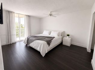 299 NW 52nd Ter Penthouse X, Boca Raton, FL 33487