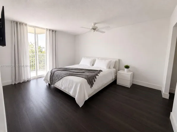 299 NW 52nd Ter Penthouse X, Boca Raton, FL 33487