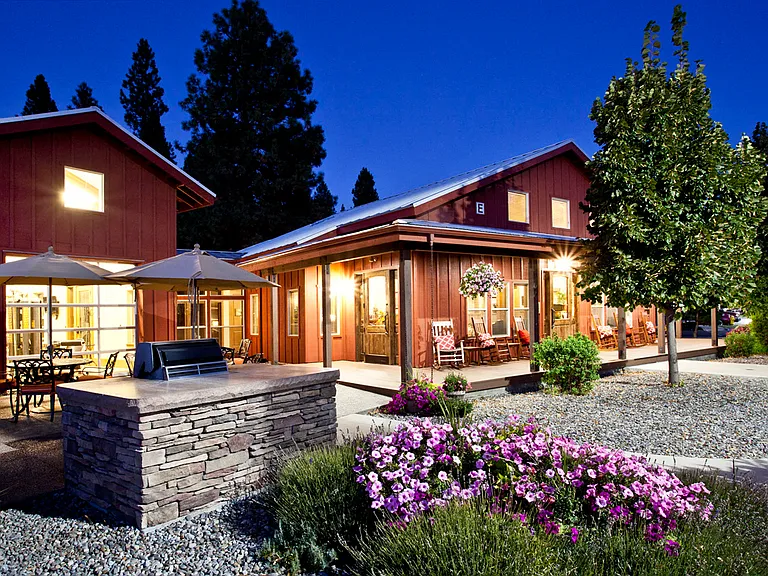 Poolside BBQ and Picnic Areas