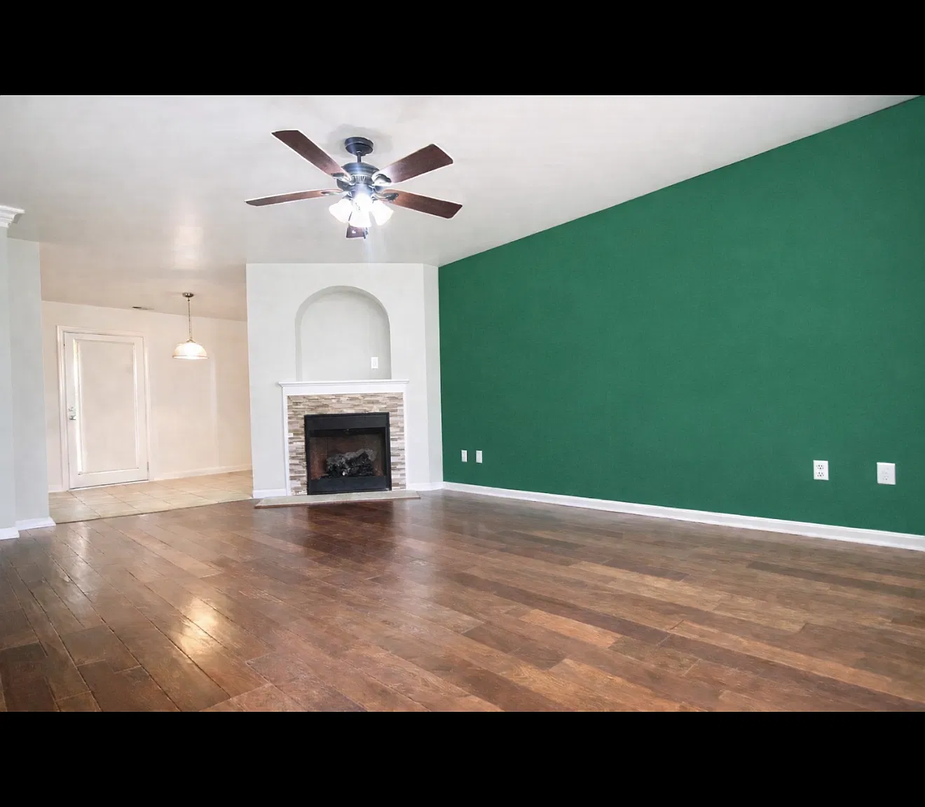 3 bed, 2.5 bath, 1440 sqft, $2,100 — Photo 2