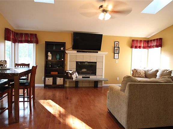 5th image of 37 Shadbush Way