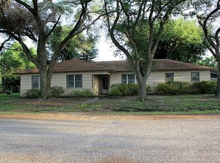 1907 Briar Ln, El Campo, TX 77437