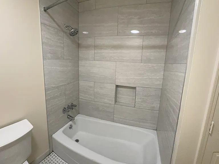 2905 Burch Ave #10 — Photo 38