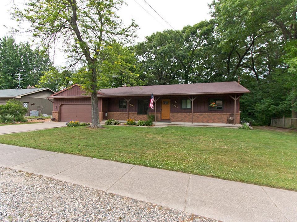 1st image of 2835 Manitou Dr NE