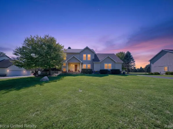 9709 Fountain Ln, Fowlerville, MI 48836