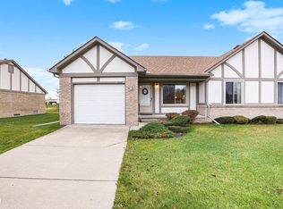 15854 Magnolia Dr S, Clinton Township, MI 48038