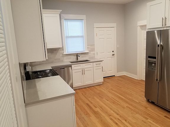 2nd image of 2547 W Homer St #1