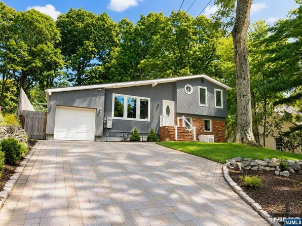11 Monhegon Ave, Rockaway, NJ 07866