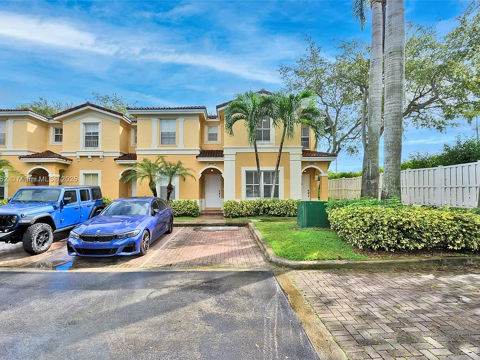 3197 SW 128th Way