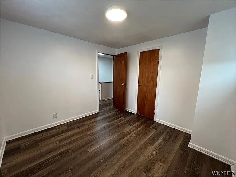 512 Cayuga Rd — Photo 15
