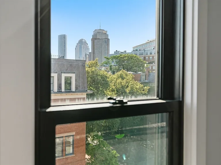 98 Chandler St #4 — Photo 10