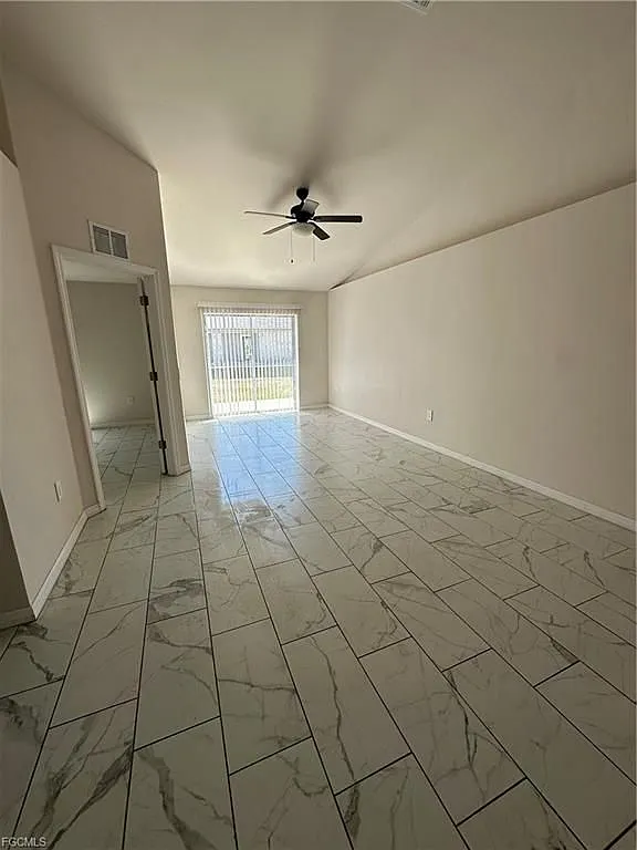 3 bed, 2.0 bath, 1300 sqft, $1,570 — Photo 3