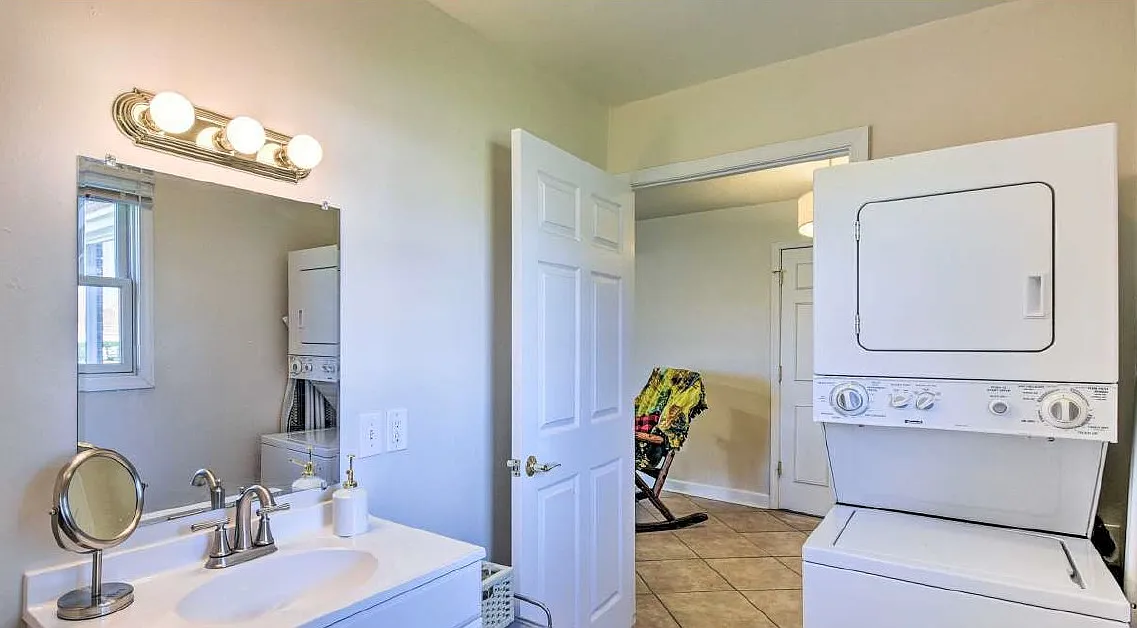 4 bed, 2403 sqft, $3,850 — Photo 3
