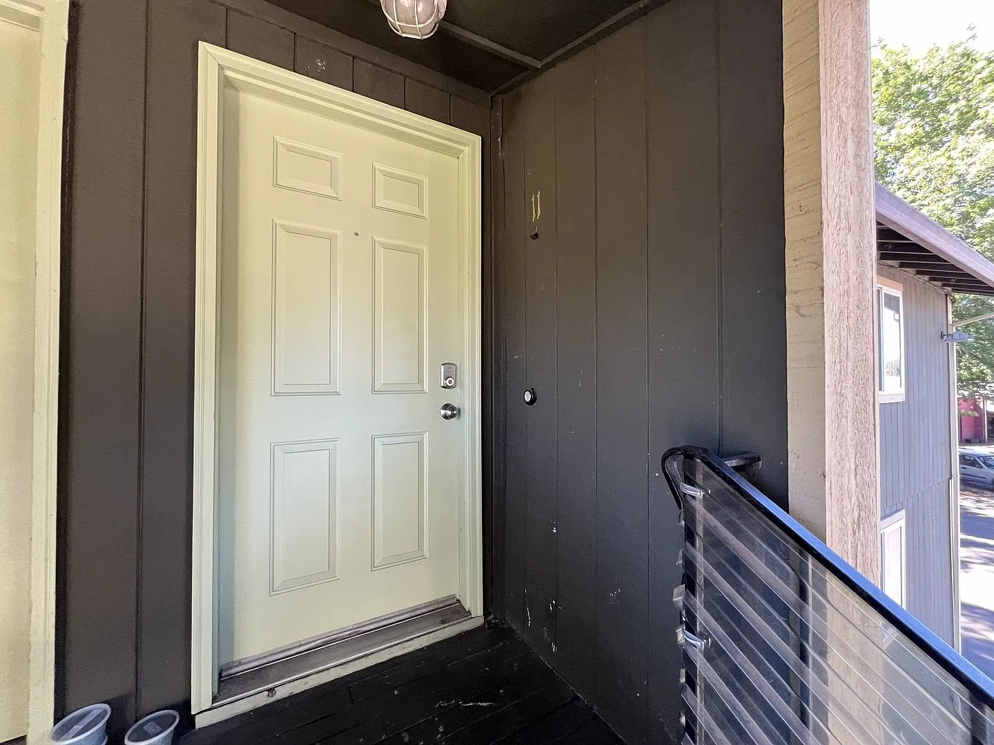 Bright Upper-Level 2 Bedroom Apartment with In-Unit Washer & Dryer Near Multnomah Village — Photo 4