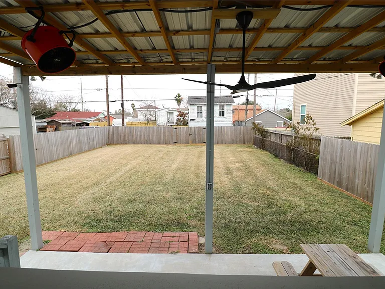 5506 Avenue Q 1/2 — Photo 21