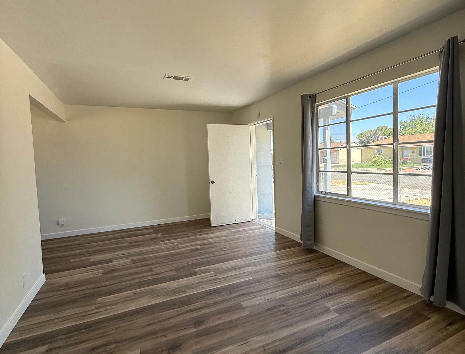 2 bed, 720 sqft, $1,950 — Photo 3