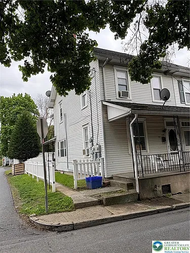 119 School St Photo 1