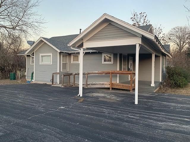 2nd image of 629 Wood Ave
