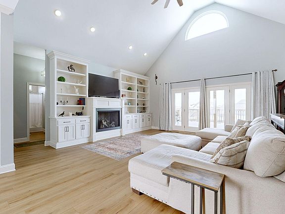 4th image of 2025 Elmwood Dr