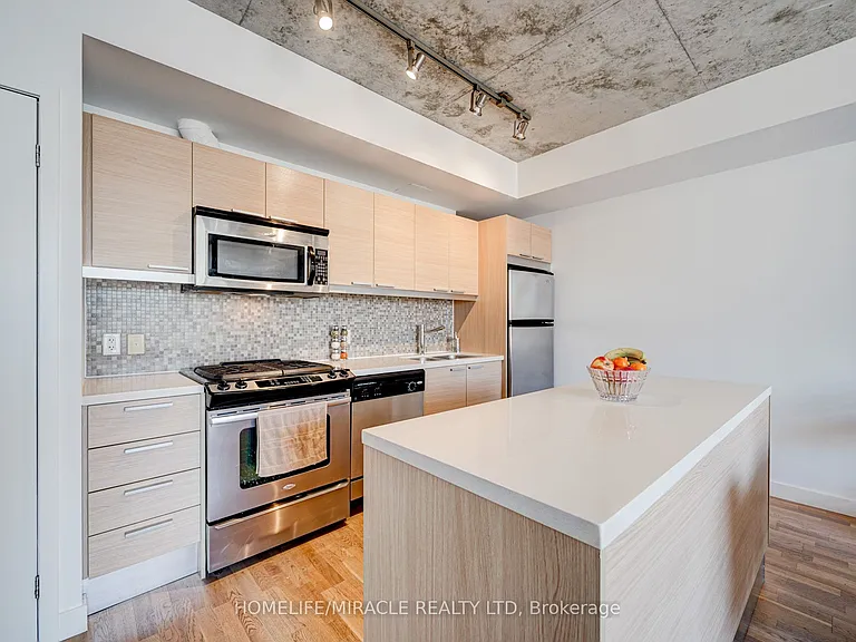 25 Oxley St #701 — Photo 17