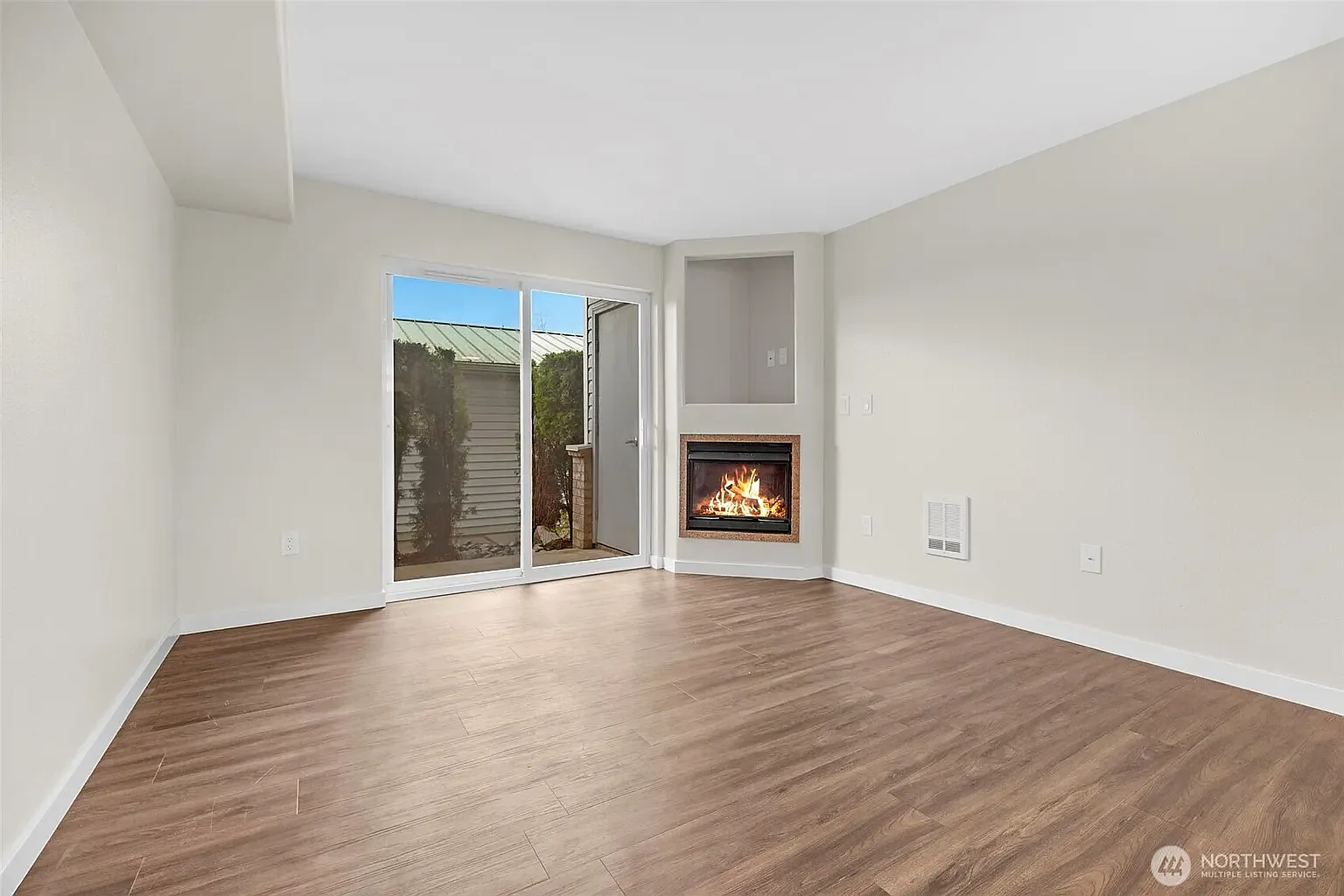 2 bed, 831 sqft, $2,300 — Photo 1