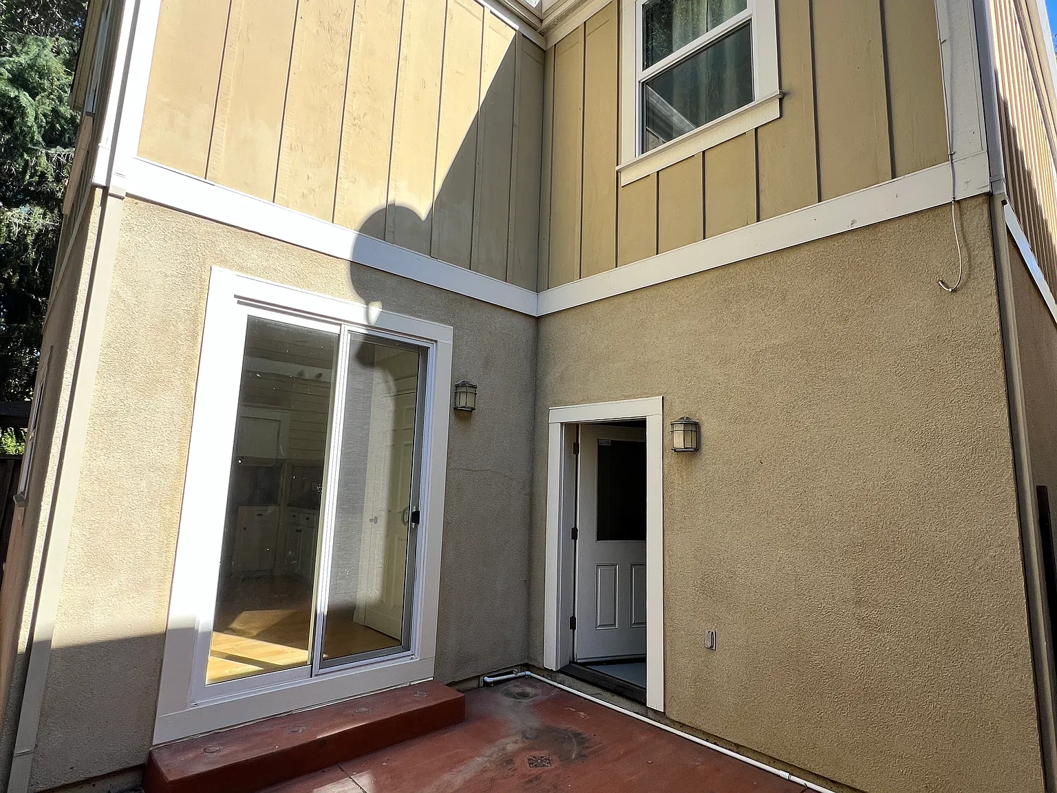 3 bed, 2.5 bath, 1390 sqft, $5,900 — Photo 4