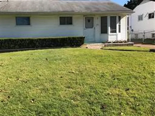 153 Grampian Rd, Saint Louis, MO 63137