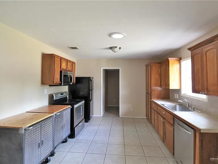 1210 W Jonquil Ave — Photo 5