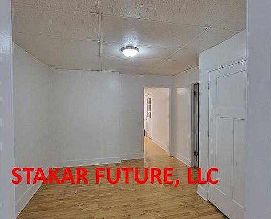 5th image of 1558 W New York St