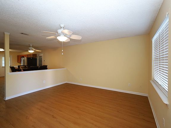 2nd image of 1727 Largo Cir