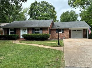 16 Cambridge Dr, Belleville, IL 62226