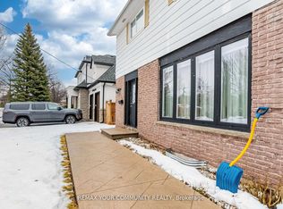 2202 Bridge Rd, Oakville, ON L6L 2G3